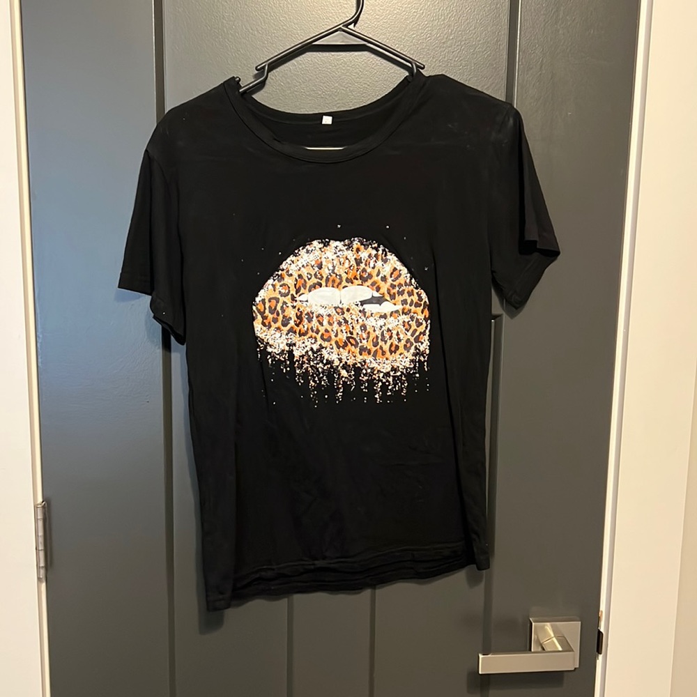 Lip cute tee